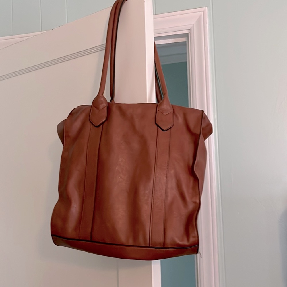 Cute roomy shoulder bag